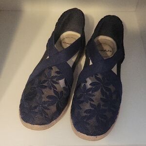 Crochet Sz7 Chic Navy Espadrilles with Floral Mesh Criss cross Design